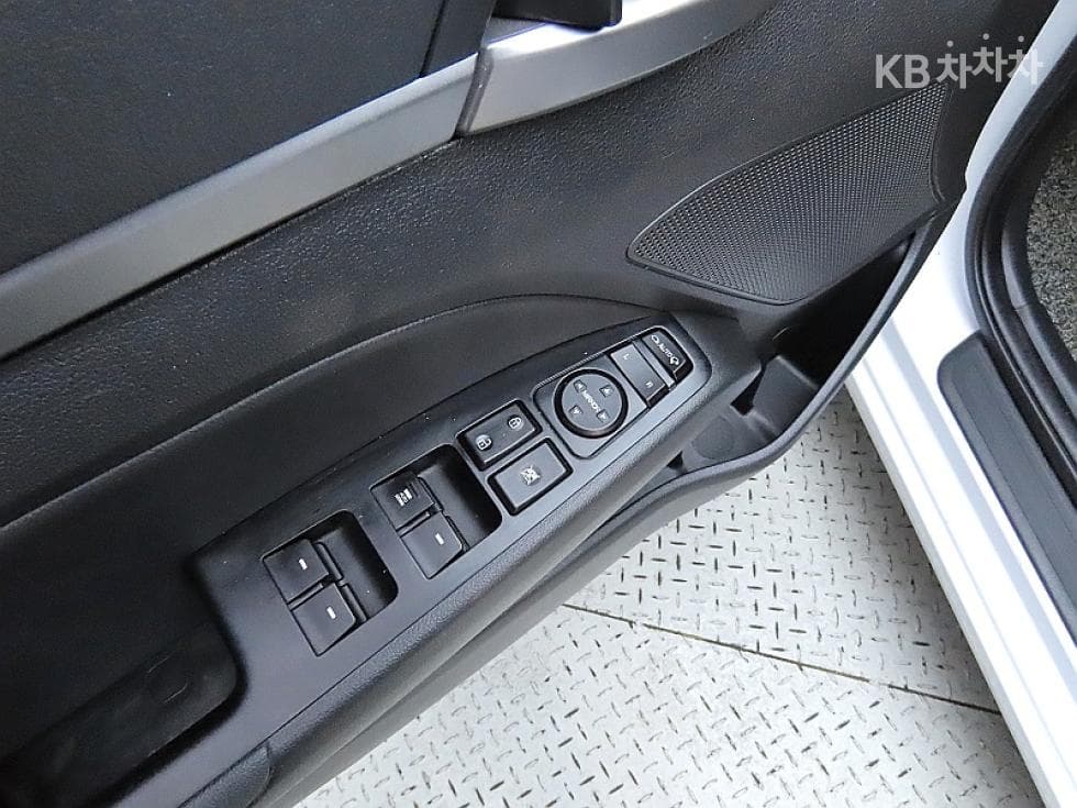 Hyundai Avante (Elantra)AD1.6 GDi Value Plus - 13