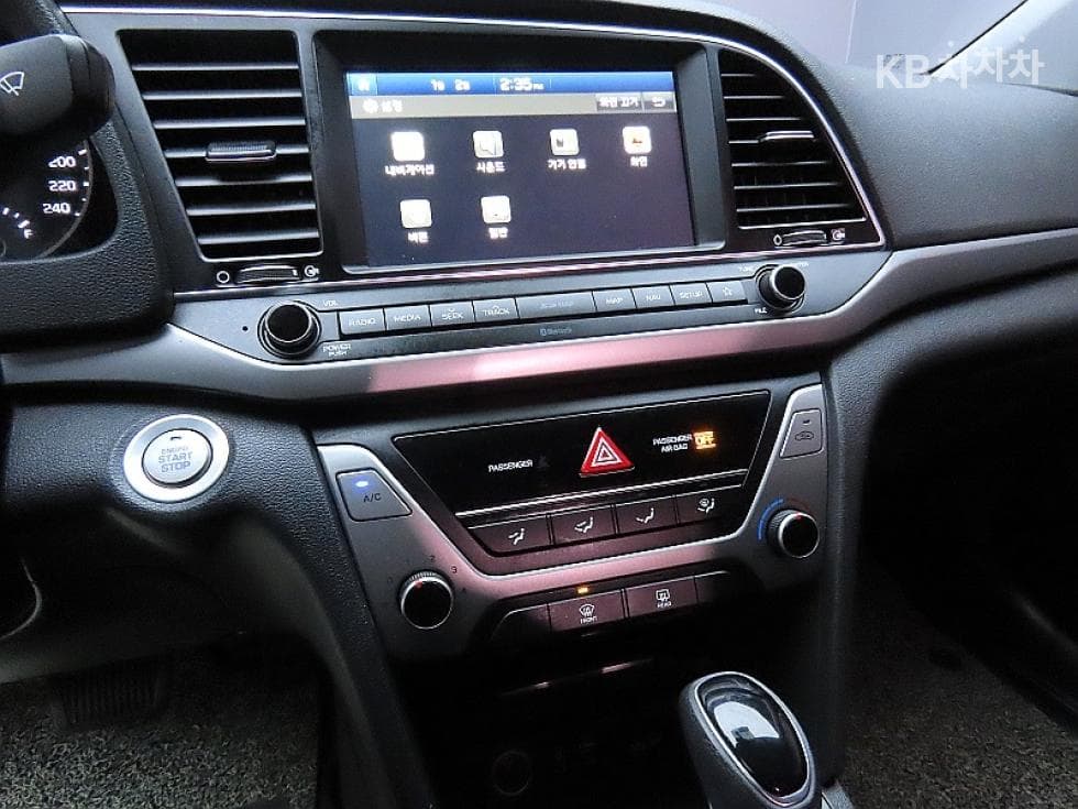 Hyundai Avante (Elantra)AD1.6 GDi Value Plus - 17