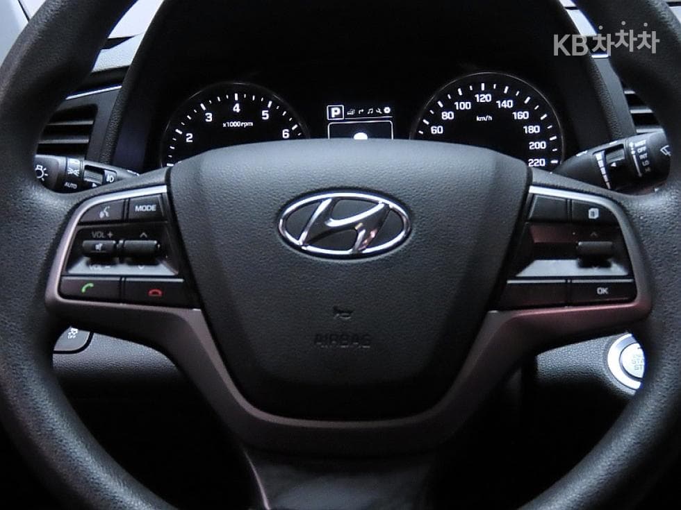Hyundai Avante (Elantra)AD1.6 GDi Value Plus - 18