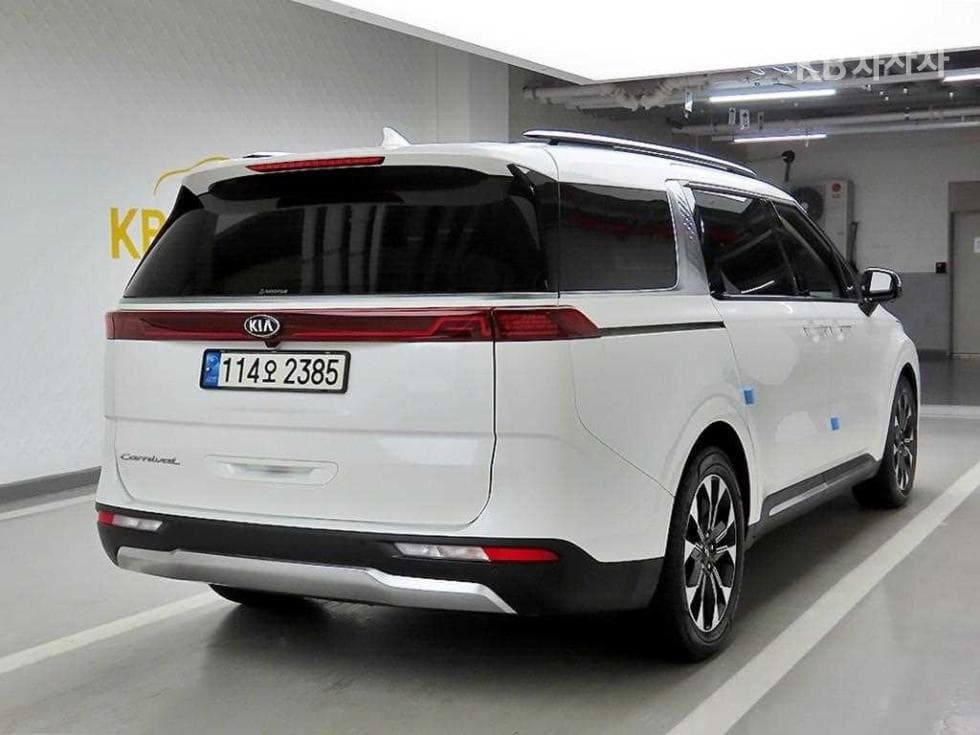Kia Carnival 4th generationD2.2 9-seater Signature - 4