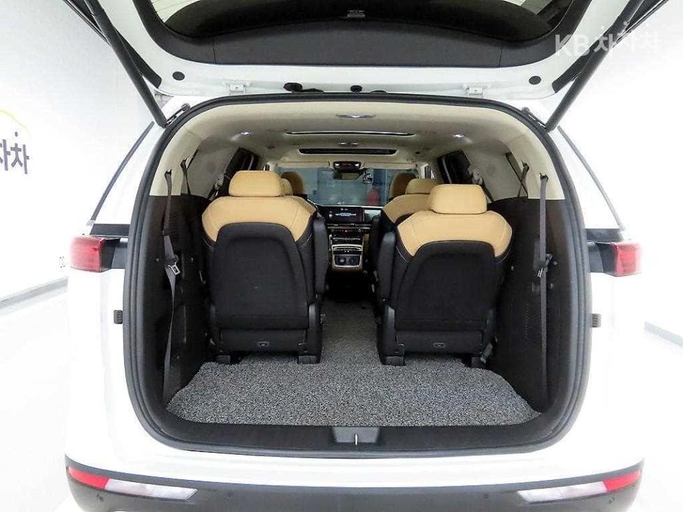 Kia Carnival 4th generationD2.2 9-seater Signature - 5