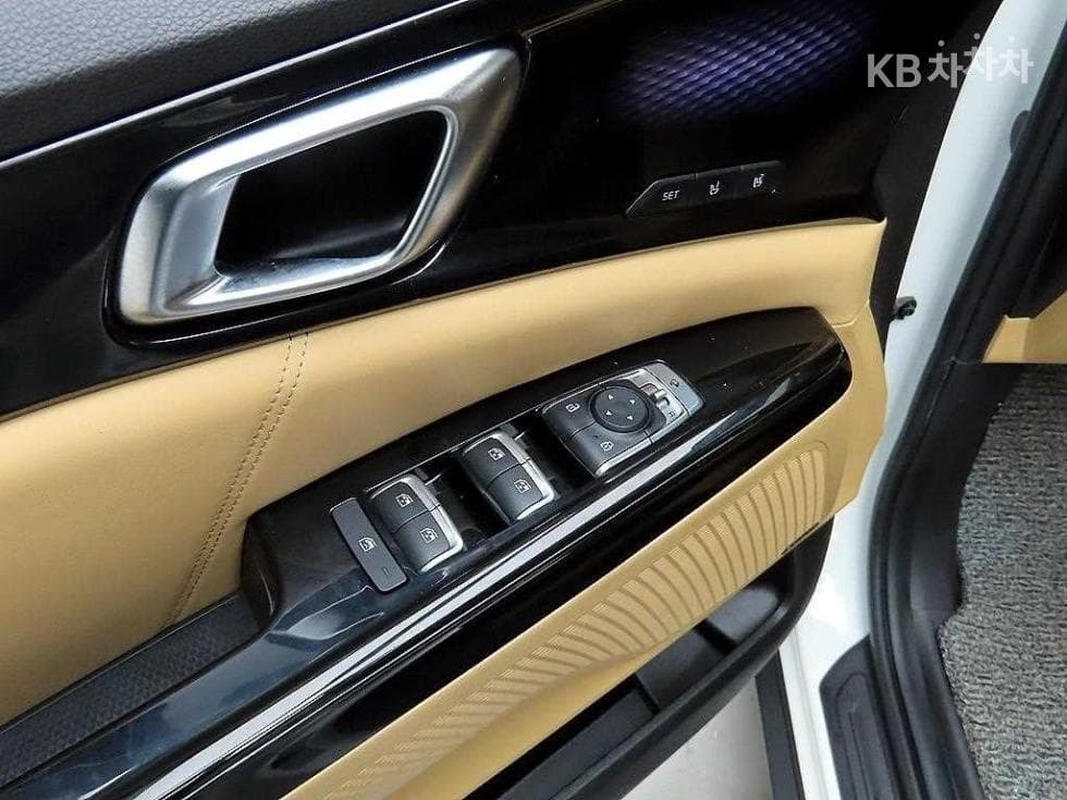 Kia Carnival 4th generationD2.2 9-seater Signature - 11