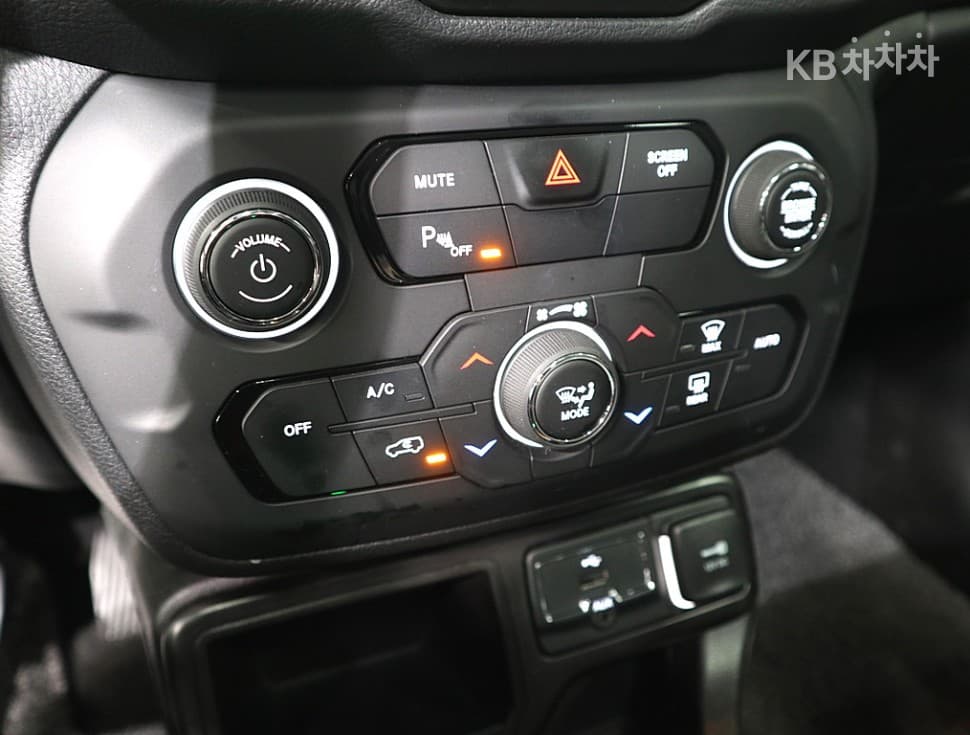 지프 레니게이드1.3 Limited FWD - 14