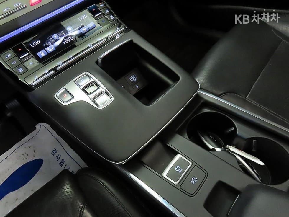 Hyundai The New (facelift) Grandeur (Azera)2.5 Exclusive - 12