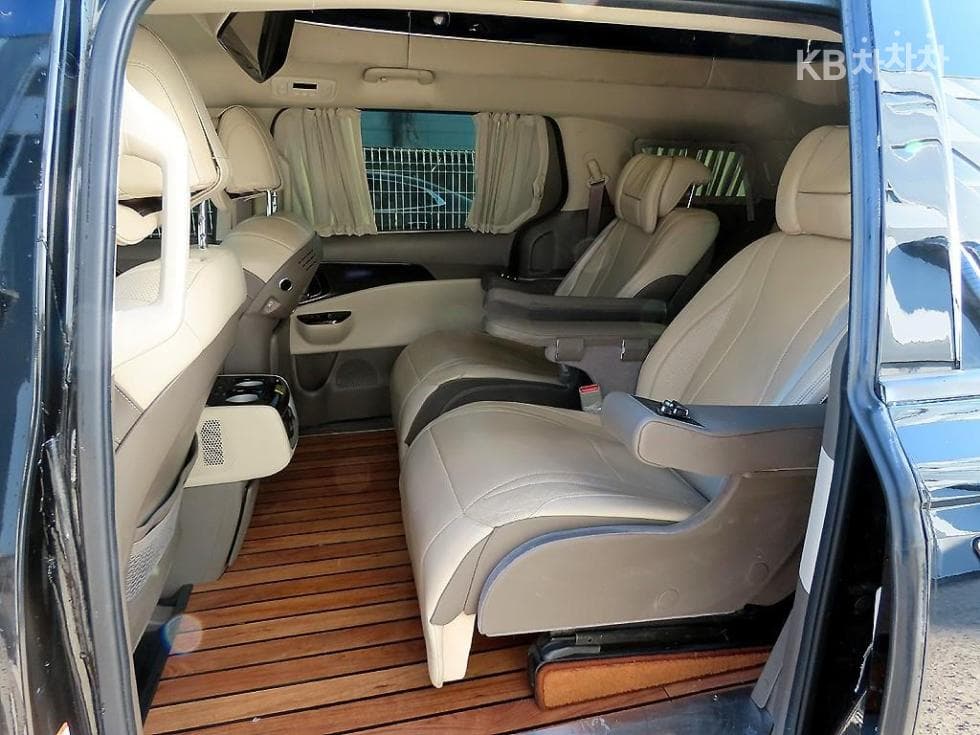 Киа Канивал 4-то поколениеВисок Лимузин (Канивал) G3.5 GDI 9-местен Signature - 6