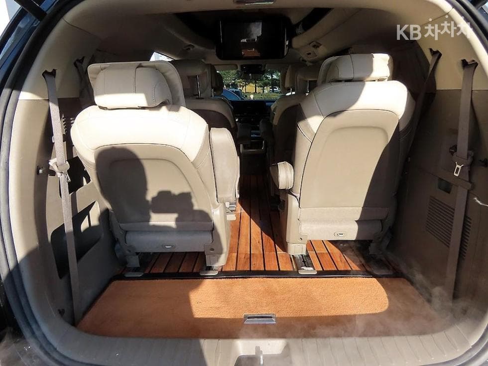 Киа Канивал 4-то поколениеВисок Лимузин (Канивал) G3.5 GDI 9-местен Signature - 16