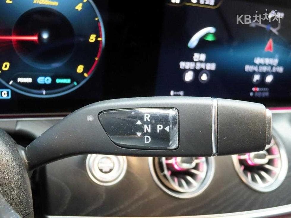 Mercedes-Benz E-Клас (W213)E300d 4Matic Coupe Стандартен - 10
