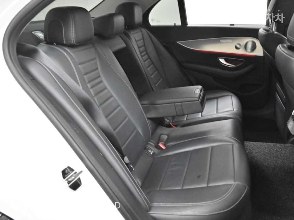 Mercedes-Benz E-Клас (W213)E300 AMG Line - 12