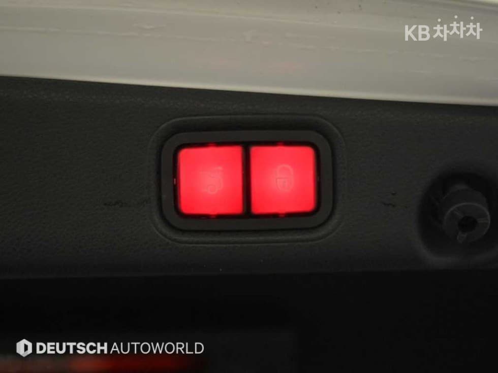 Mercedes-Benz E-Клас (W213)E300 AMG Line - 20