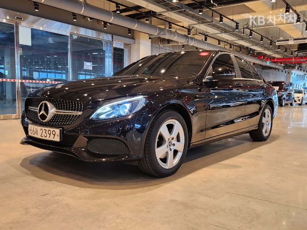 Mercedes-Benz The New (фейслифт) C-Клас C200 W205(14~) - Image 1
