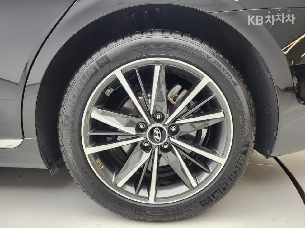 Hyundai The New (facelift) Grandeur (Azera)2.5 Exclusive - 24