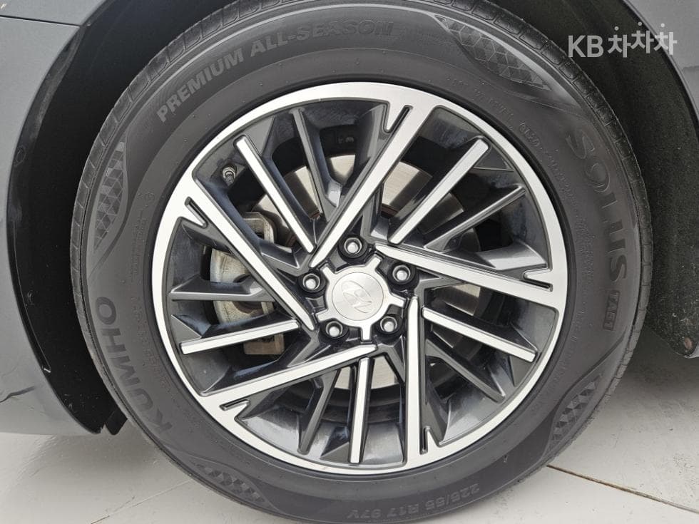 Hyundai The New (facelift) Grandeur (Azera)2.5 Premium 초이스 - 24