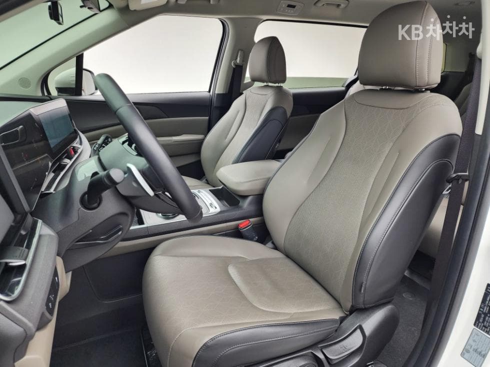 Kia The New (facelift) Carnival 4th generationD2.2 9-seater Prestige - 18