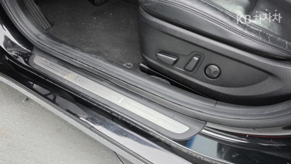 Hyundai The New (facelift) Grandeur (Azera)2.5 Premium 초이스 - 7