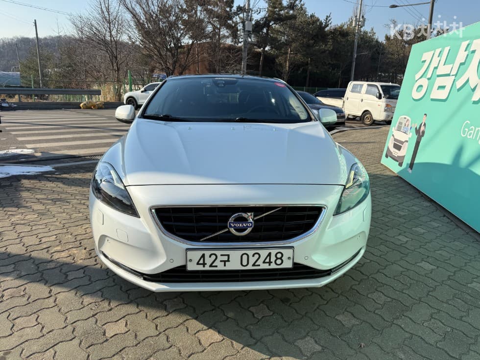 Volvo V40 D3 모멘텀 - Image 1