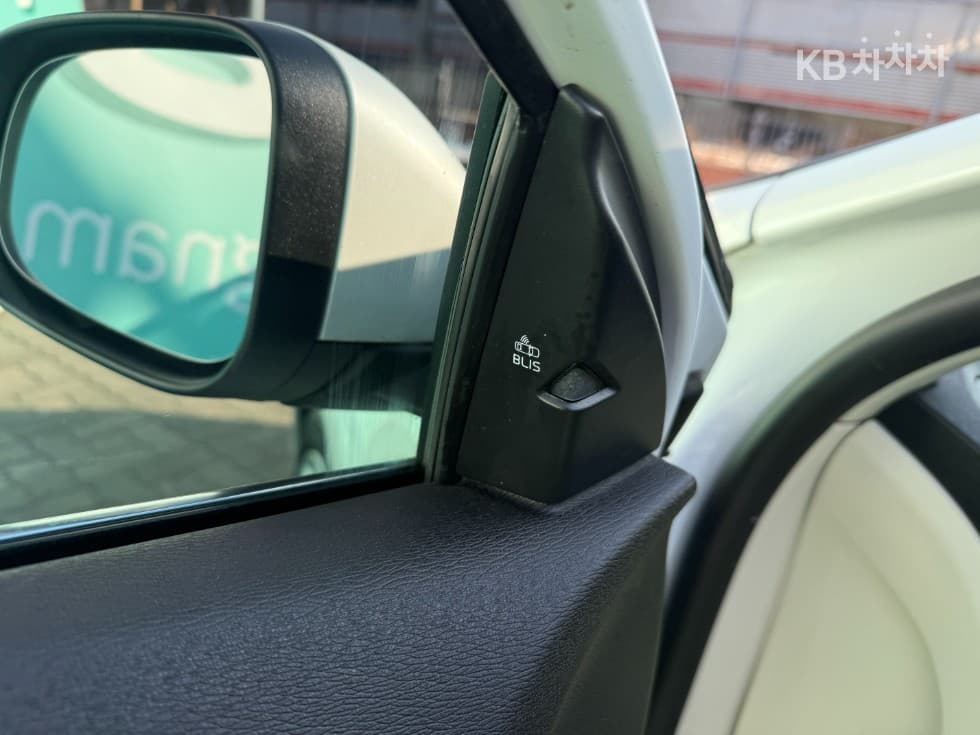 Volvo V40D3 모멘텀 - 9