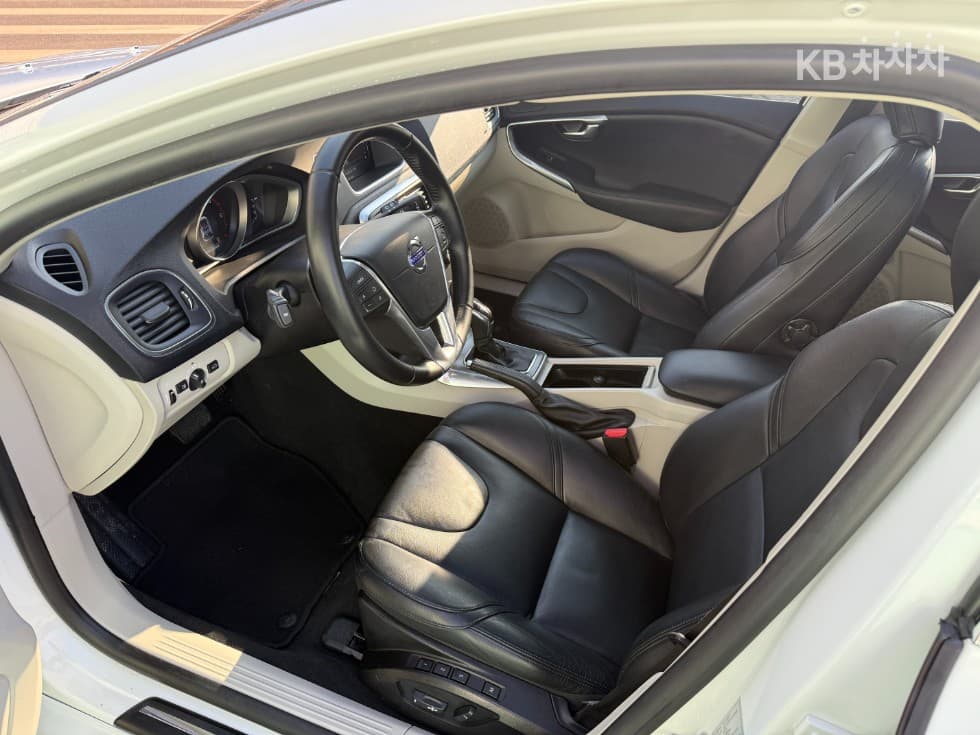 Volvo V40D3 모멘텀 - 11
