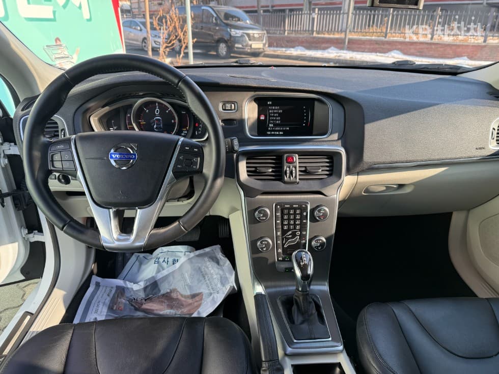 Volvo V40D3 모멘텀 - 13
