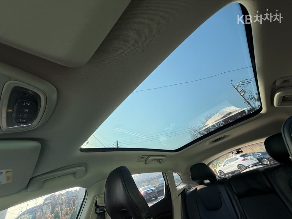 Volvo V40D3 모멘텀 - 17