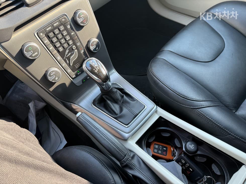 Volvo V40D3 모멘텀 - 18