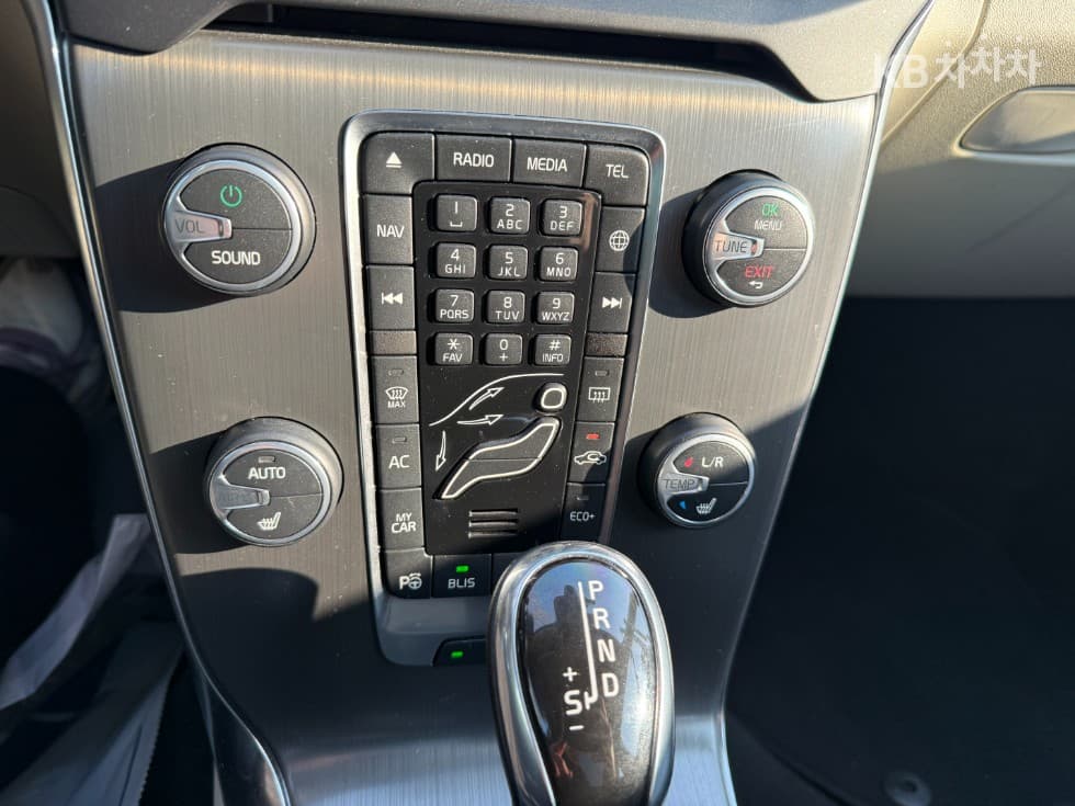 Volvo V40D3 모멘텀 - 21