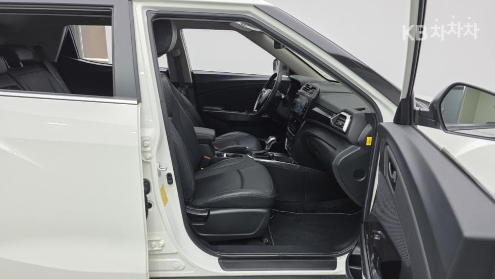 KG Mobility The New (facelift) Tivoli1.5 Turbo Gasoline Direct Injection AWD V7 - 14