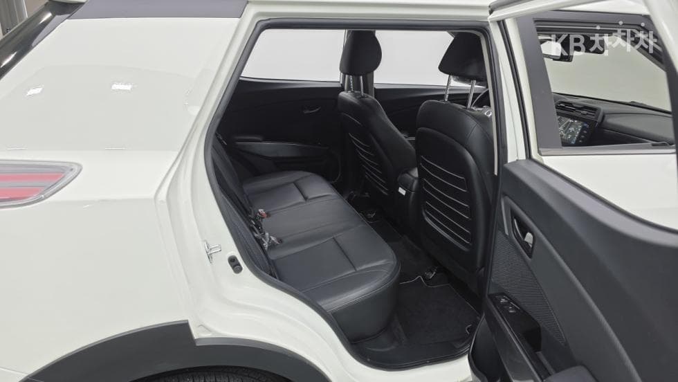 KG Mobility The New (facelift) Tivoli1.5 Turbo Gasoline Direct Injection AWD V7 - 15