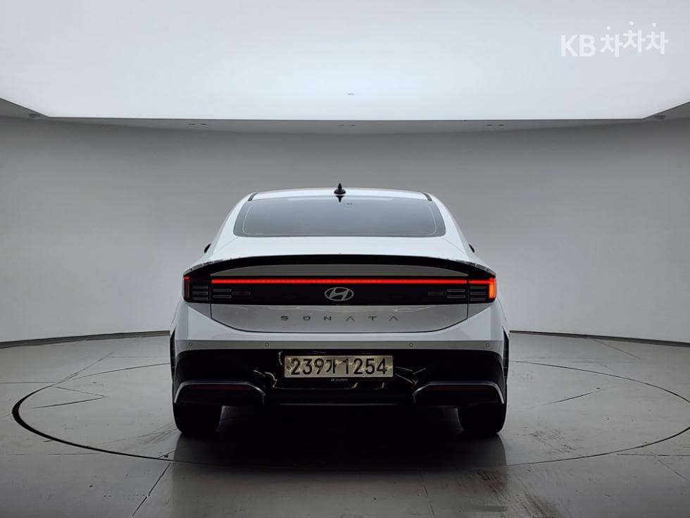 Hyundai Sonata The Edge (Sonata facelift)(DN8)2.0 Premium - 4