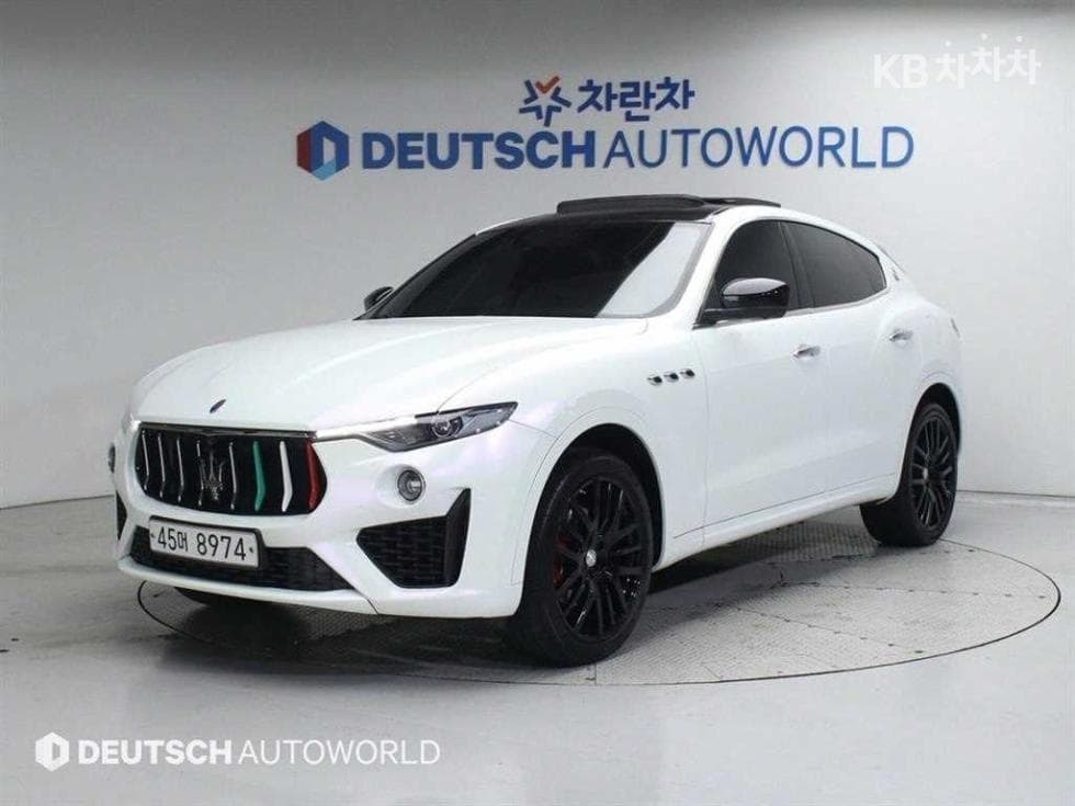 마세라티 르반떼 3.0 AWD Luxury - Image 1