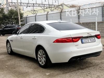 Jaguar All New XF2.0d Prestige - 3