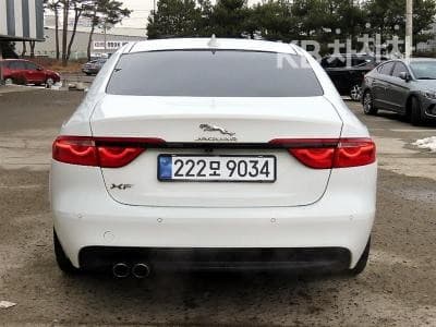 Jaguar All New XF2.0d Prestige - 4