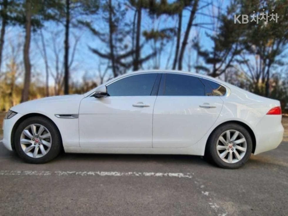 Jaguar All New XF2.5T Prestige - 3