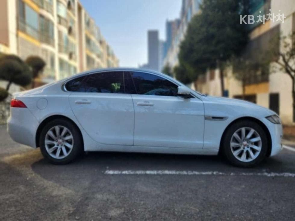 Jaguar All New XF2.5T Prestige - 4