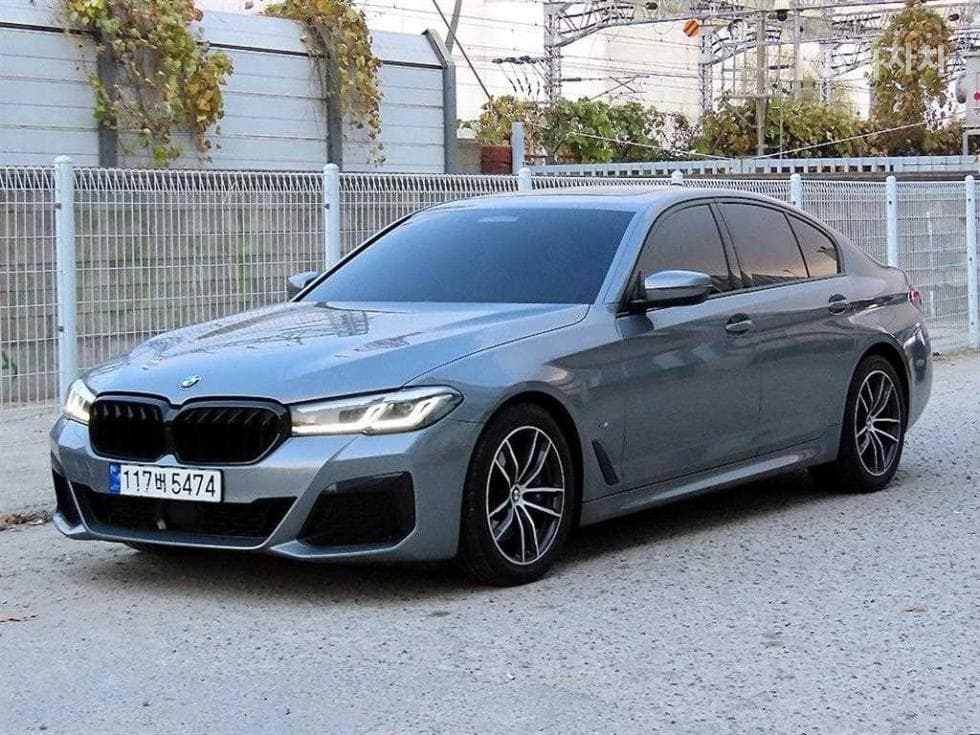 BMW 올New5 Series (G30) 520i M Sport - Image 1