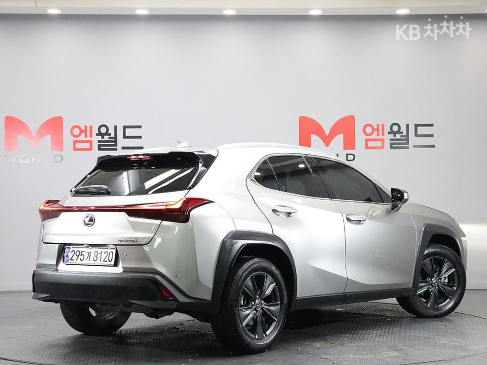 Lexus UX250h Standard - 3