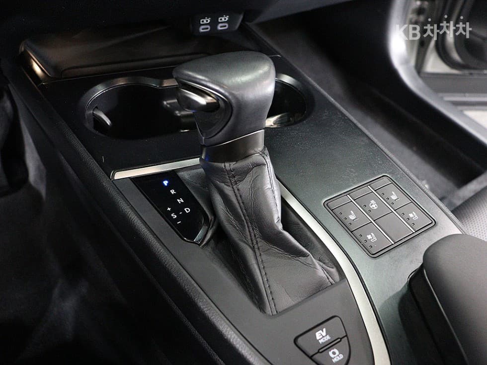 Lexus UX250h Standard - 8