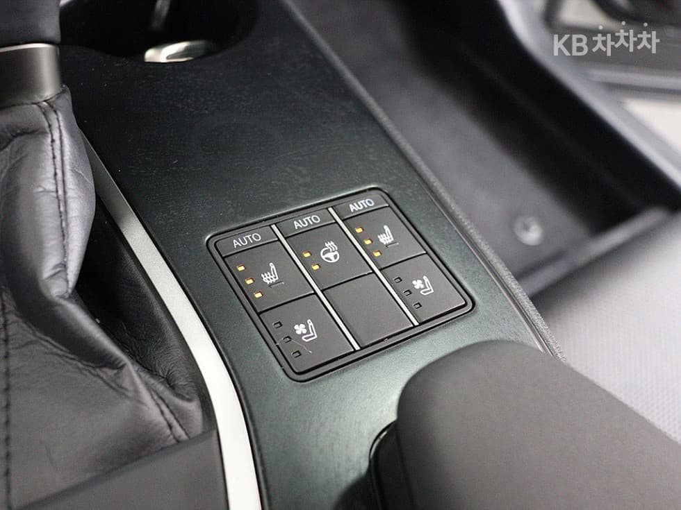 Lexus UX250h Standard - 9