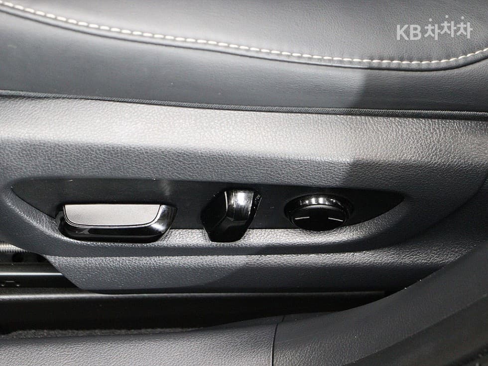 Lexus UX250h Standard - 12