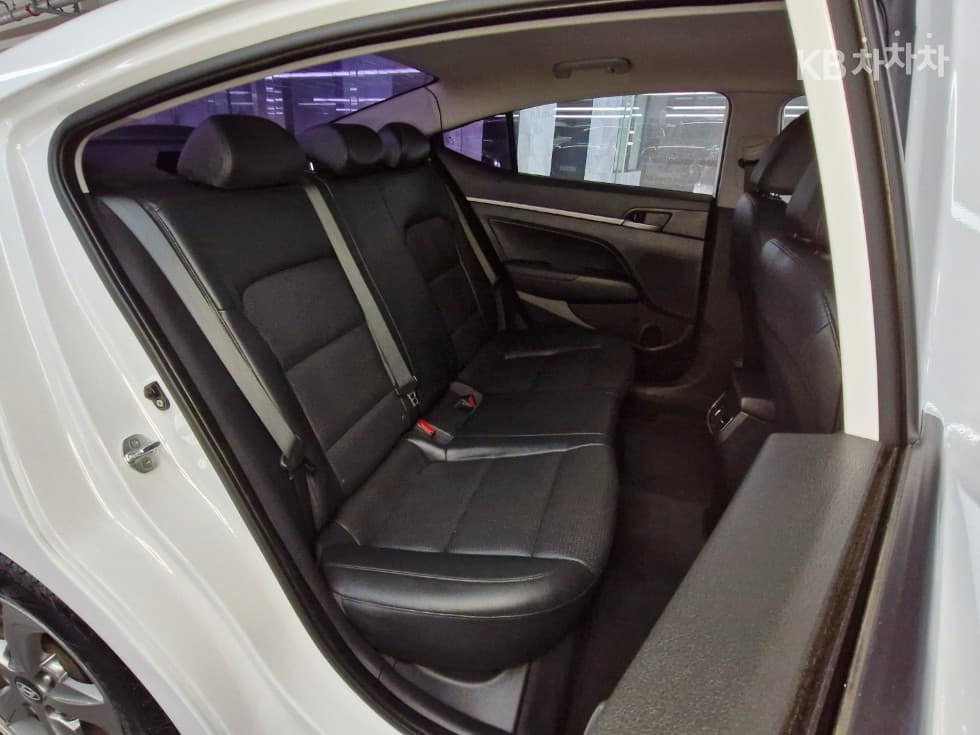 Hyundai Avante (Elantra)AD1.6 GDi Smart - 10