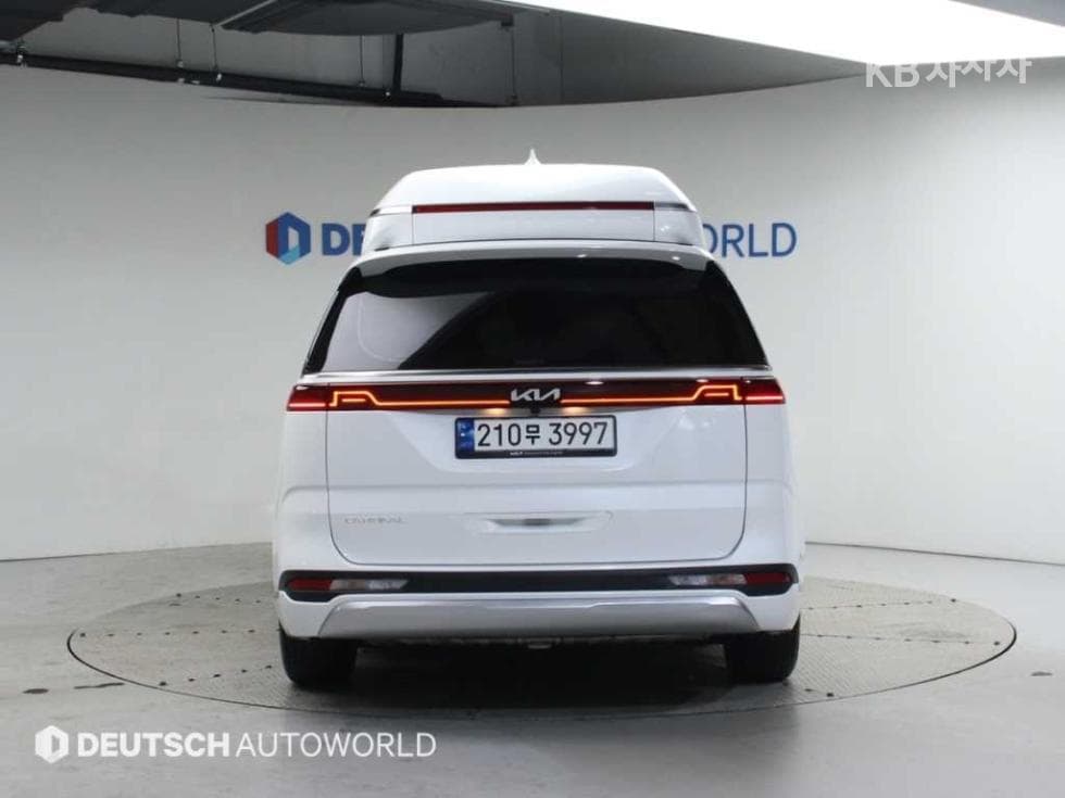 Kia Carnival 4th generationHigh Limousine (Carnival) D2.2 9-seater Signature - 4