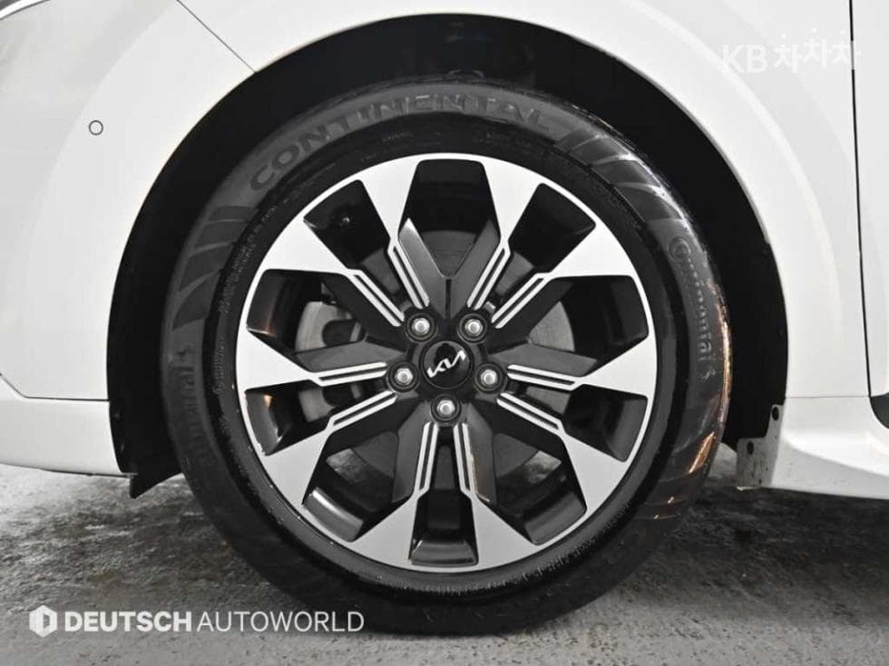 Kia Carnival 4th generationHigh Limousine (Carnival) D2.2 9-seater Signature - 5