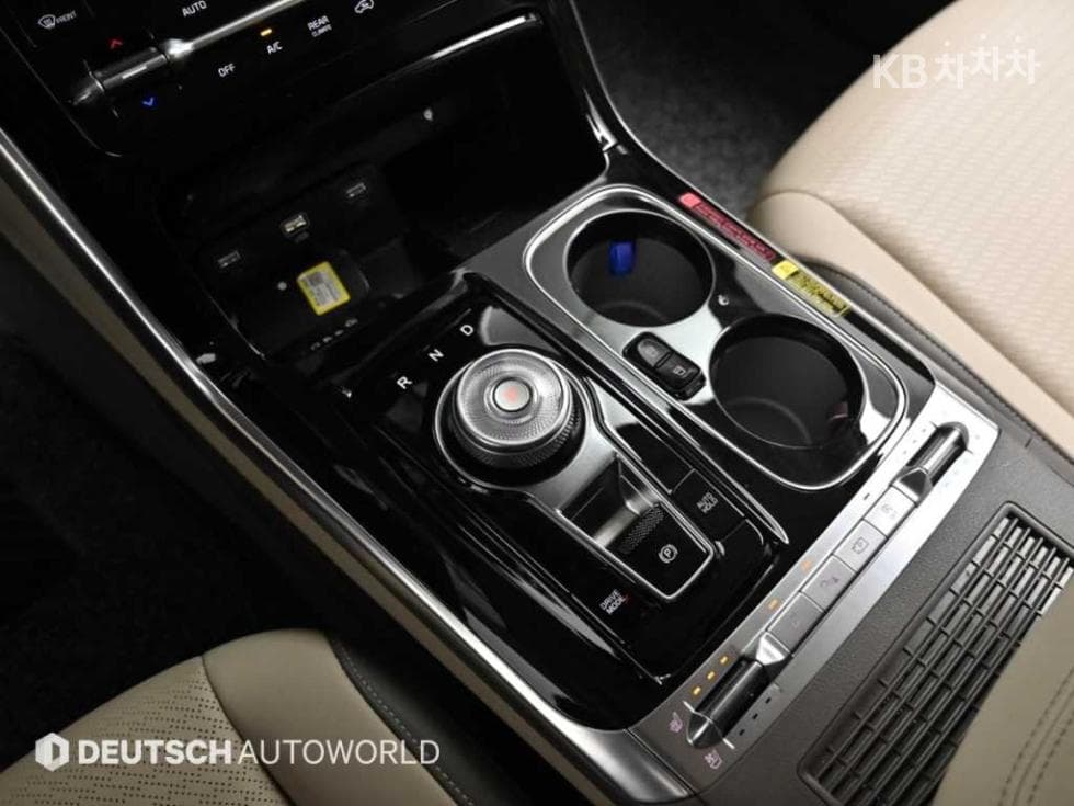 Kia Carnival 4th generationHigh Limousine (Carnival) D2.2 9-seater Signature - 9