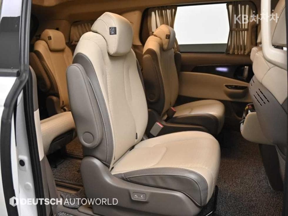 Kia Carnival 4th generationHigh Limousine (Carnival) D2.2 9-seater Signature - 12