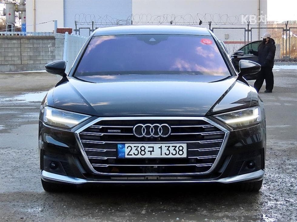 Audi A8 (D5)55 TFSI Quattro LWB