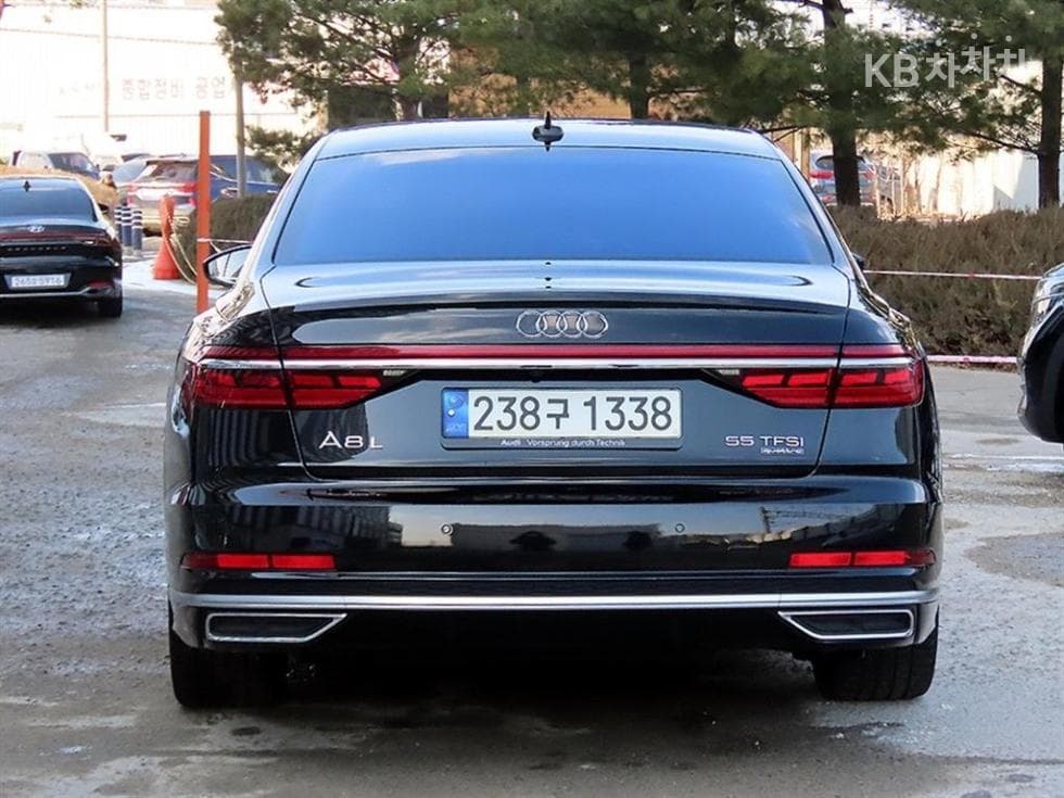 Audi A8 (D5)55 TFSI Quattro LWB - 4