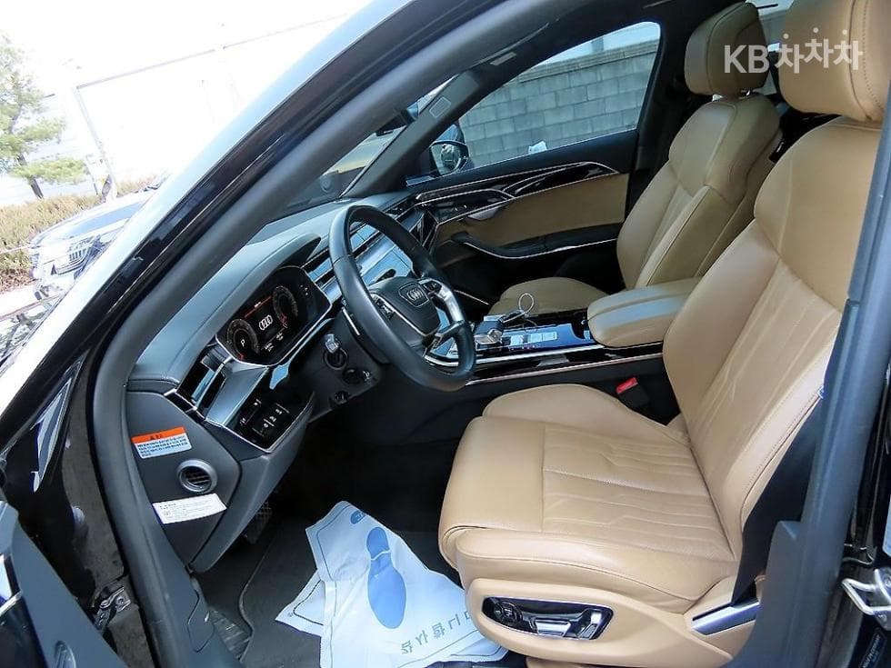 Audi A8 (D5)55 TFSI Quattro LWB - 5