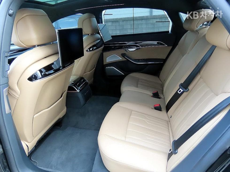 Audi A8 (D5)55 TFSI Quattro LWB - 6