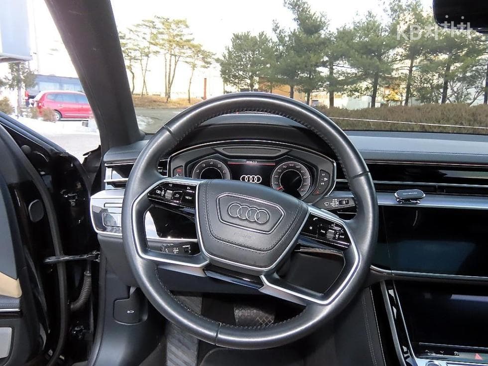 Audi A8 (D5)55 TFSI Quattro LWB - 8