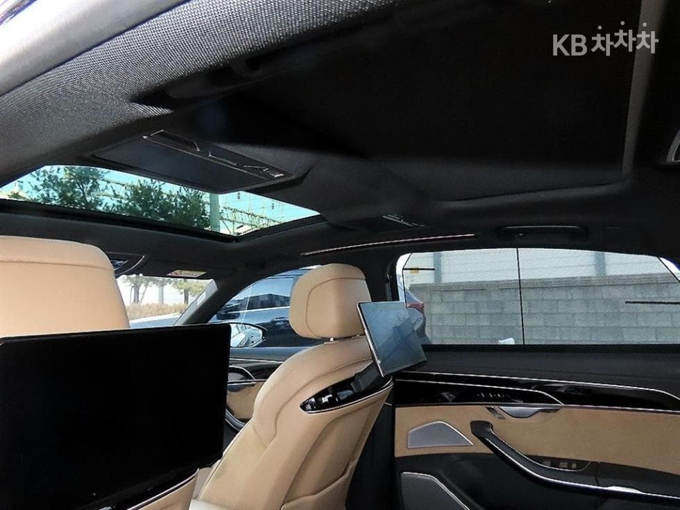 Audi A8 (D5)55 TFSI Quattro LWB - 16