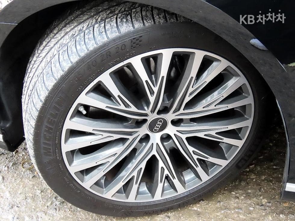 Audi A8 (D5)55 TFSI Quattro LWB - 20